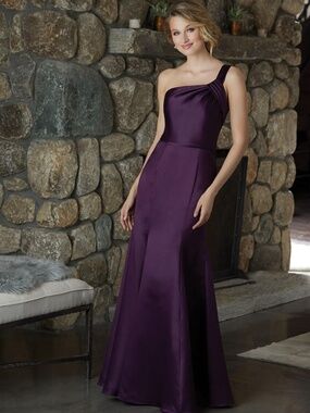 NWT MORILEE EGGPLANT SATIN GOWN SIZE 14